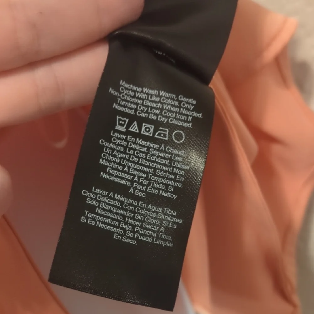 Donna Karan peach satin sleeveless tie neck detail hidden button down blouse - Picture 10 of 14